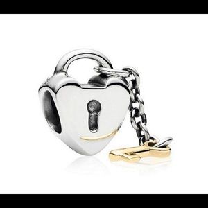 Key to my heart charm *gold key